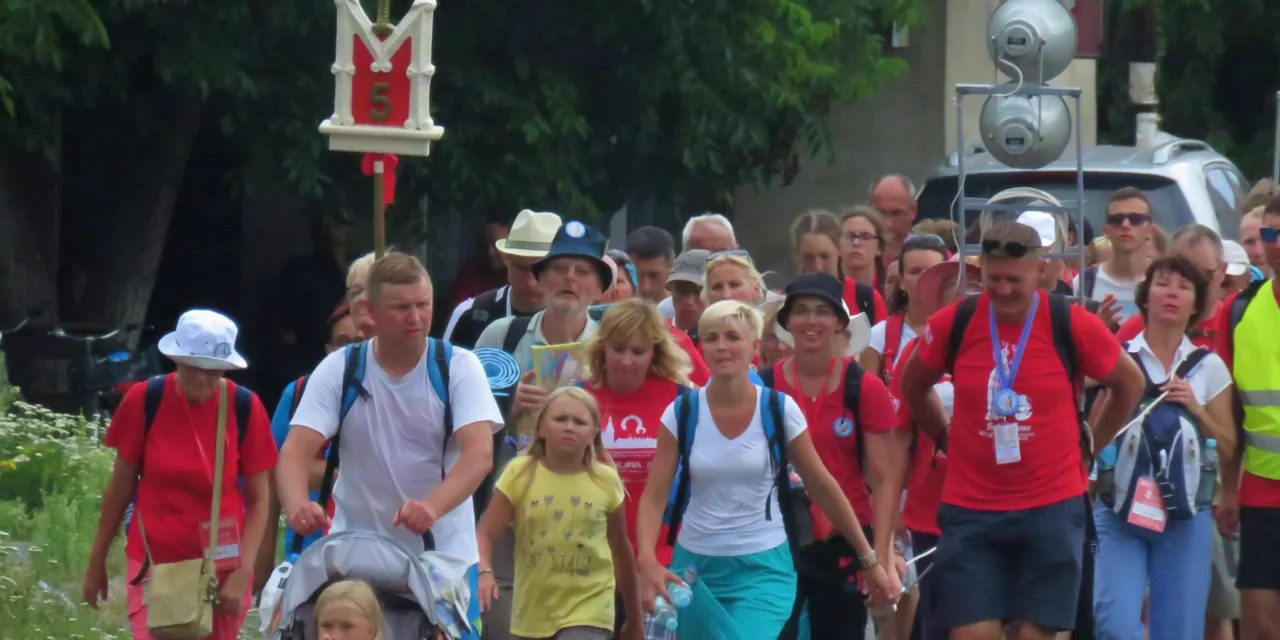 Biskup Świdnicki Marek Mendyk: Pielgrzymi mogą wyprosić wiele łask dla siebie i swoich bliskich, kościoła, Ojczyzny i świata