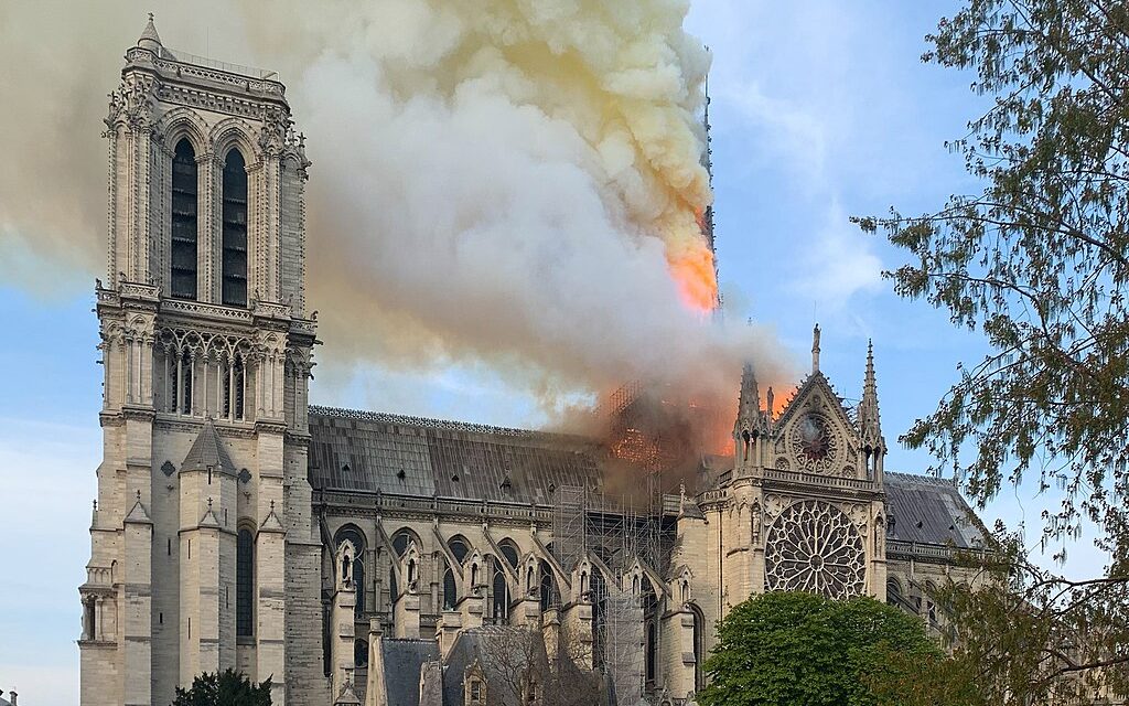 Katedra Notre-Dame otwarta. Przypominamy dlaczego spłonęła