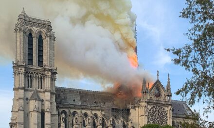 Katedra Notre-Dame otwarta. Przypominamy dlaczego spłonęła