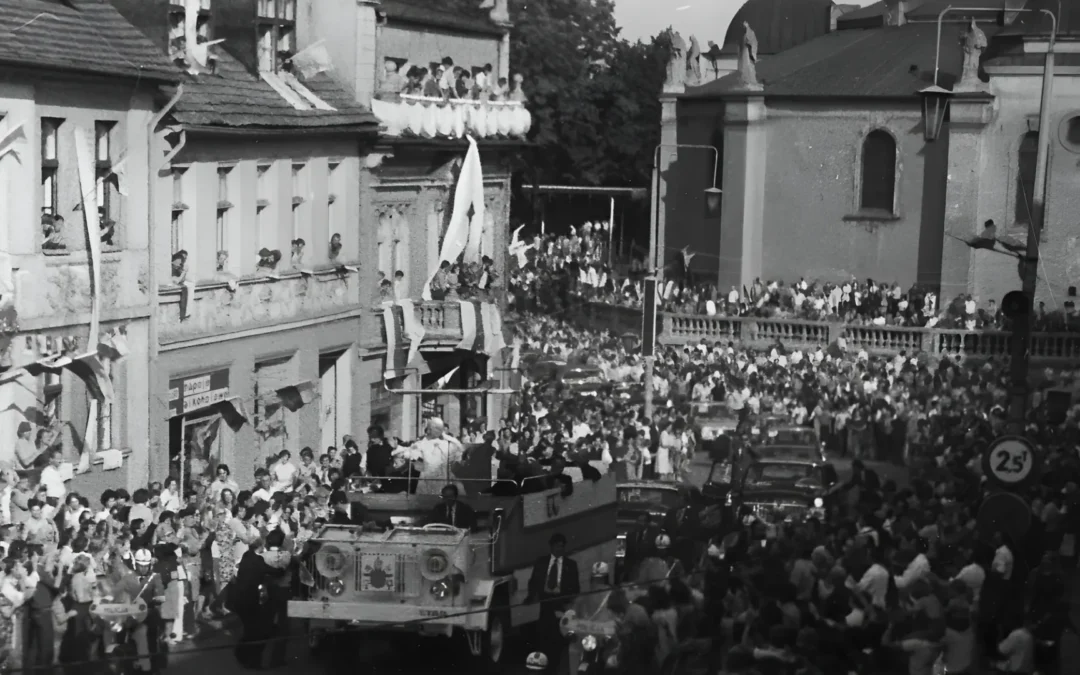 Czy chcemy obchodzić Boże Narodzenie w październiku? 22 Krzysztof Kotowicz: Ostatni bastion wolności