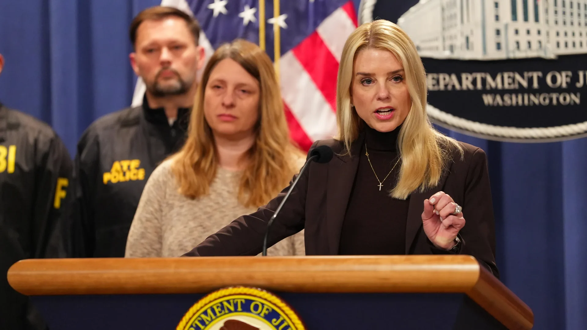 Pam_Bondi_in_2025 Pam Bondi Wykorzenienie Uprzedzeń Antychrześcijańskich
