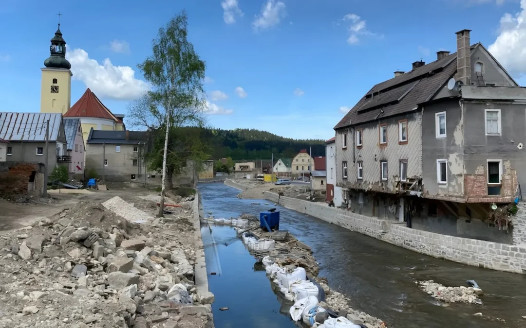 Koncert charytatywny i zbiórka Caritas. Solidarność Polaków w obliczu powodzi 21 Krzysztof Kotowicz, DAI: Przypadków nie ma – są tylko znaki. Lądek Zdrój – refleksja nad dramatem i nadzieją