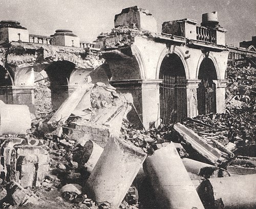 The_Saski_Palace_Warsaw,_destroyed_by_Germans_in_1944 Dzień Zwycięstwa