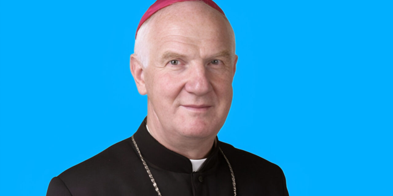 Bp Ignacy Dec:  Uczynki miłosierne względem duszy – Modlić się za żywych i umarłych