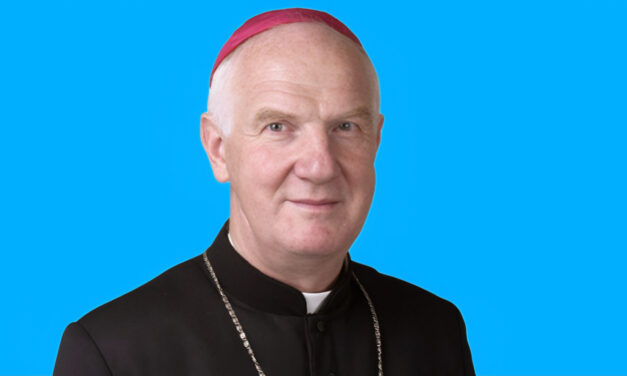 Bp Ignacy Dec:  Uczynki miłosierne względem duszy – Modlić się za żywych i umarłych