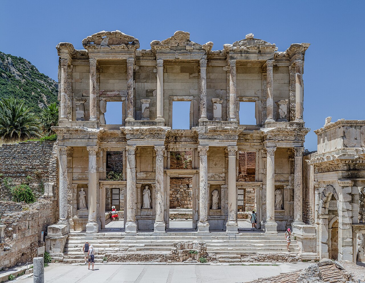 Ephesus_Celsus_Library_Façade ojczyzna św. Mikołaja Turcja