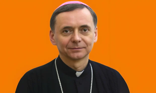 Bp Adam Bałabuch: Miłość oznacza bezinteresowną troskę o drugiego człowieka