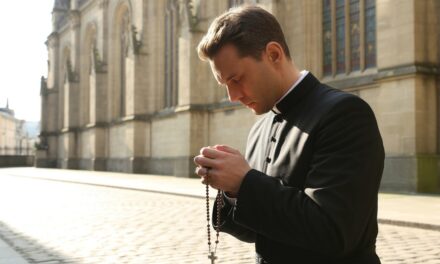 Różaniec przywołuje powołania. Nowe badania naukowców