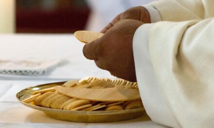 Badania w USA: Katolicka tradycja rodzi wiarę