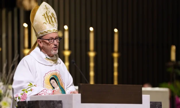 Bp James Conley: Dzieci, prawda i granice eksperymentowania