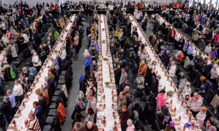 Wigilia Caritas: 25 tys. potrzebujących w Polsce podzieliło się opłatkiem