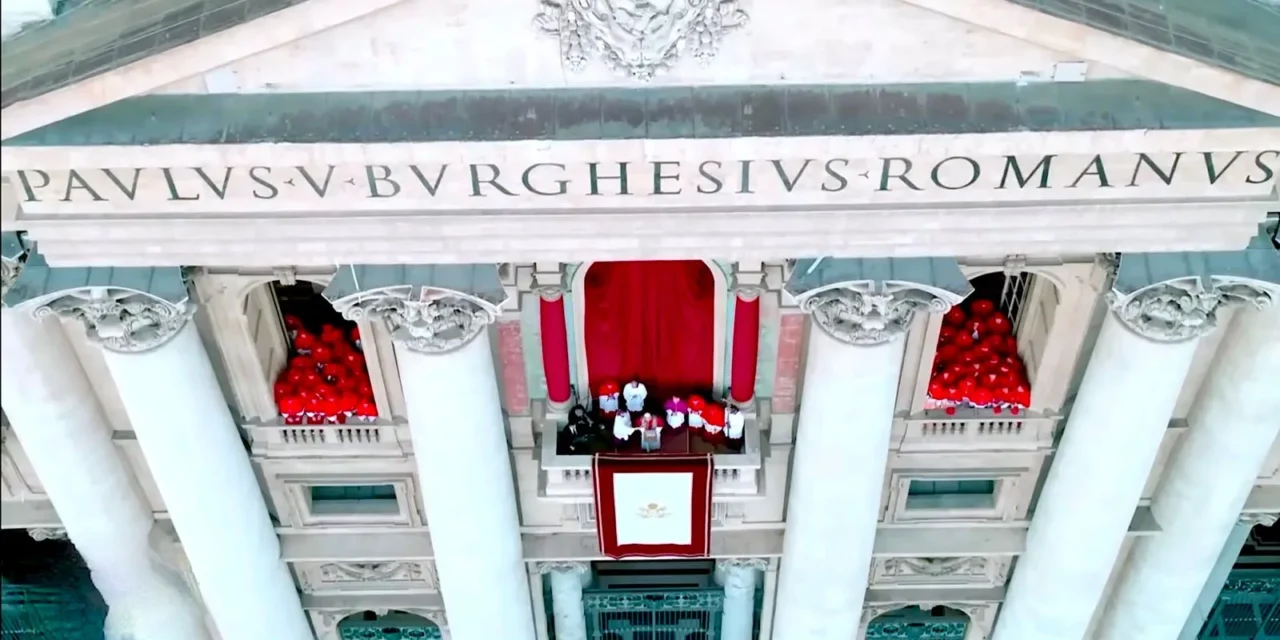 Tu es Petrus – rok temu wybrany został ojciec Robert Prevost – przyjął imię Leon XIV