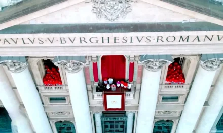 Tu es Petrus – rok temu wybrany został ojciec Robert Prevost – przyjął imię Leon XIV