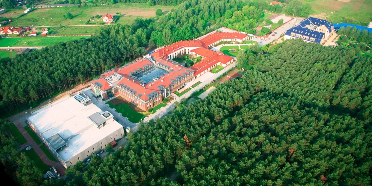 Międzynarodowa konferencja o implantach ślimakowych po raz pierwszy w Polsce. CI2026 w Warszawie i Kajetanach