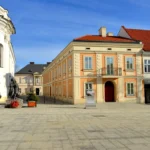 Ziemia z końca świata pod szkłem w Wadowicach. Muzeum Jana Pawła II rośnie