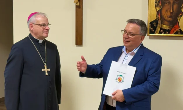 Rzecznik bez koloratki rozpoczął pracę w diecezji świdnickiej. „Media mają łączyć, a nie dzielić”.
